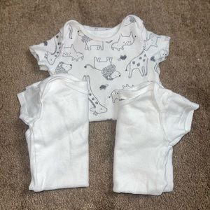 3 onesies🤍